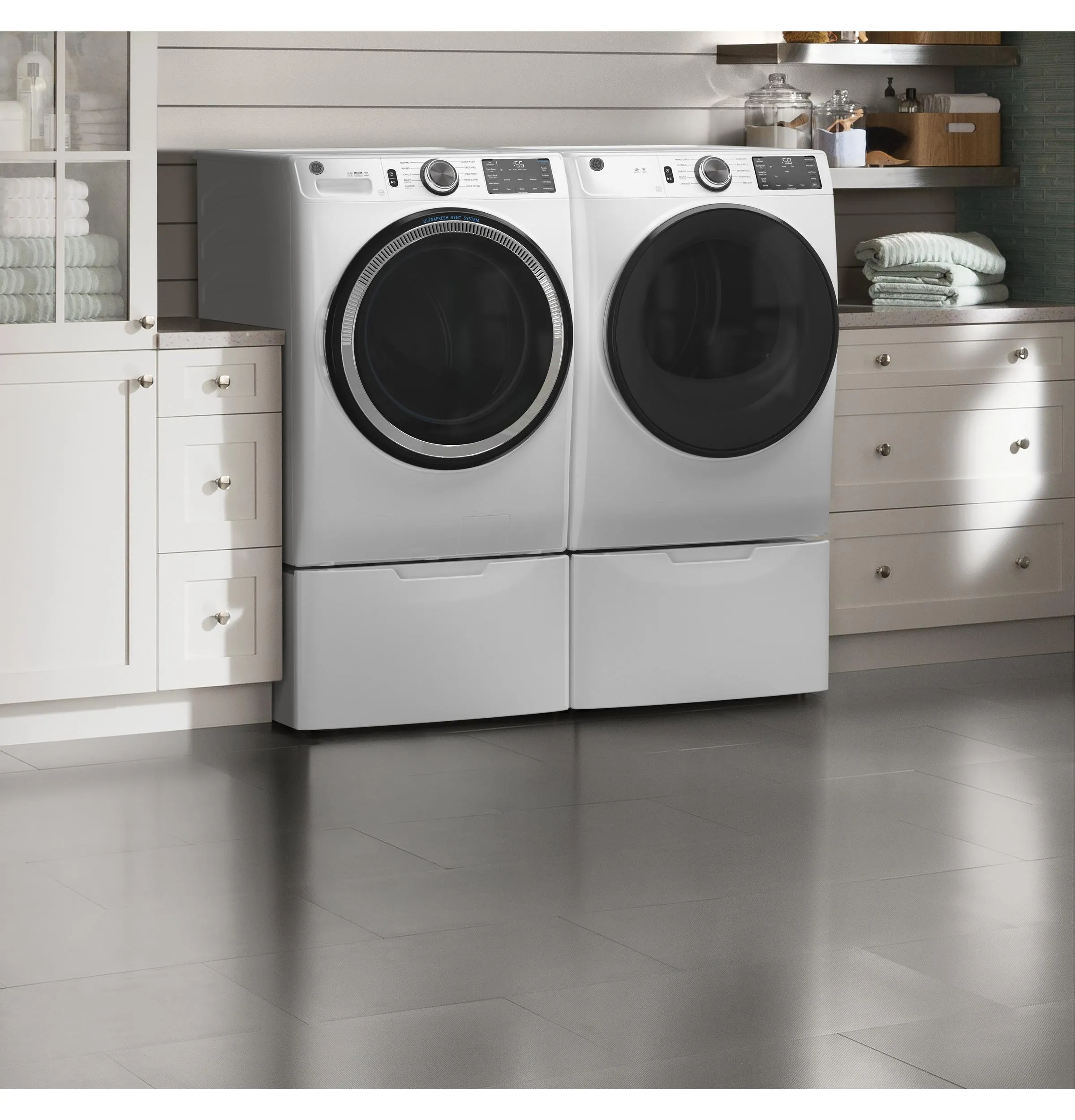 GFD55GSSNWW GE® ENERGY STAR® 7.8 cu. ft. Capacity Smart Front Load Gas Dryer with Sanitize Cycle