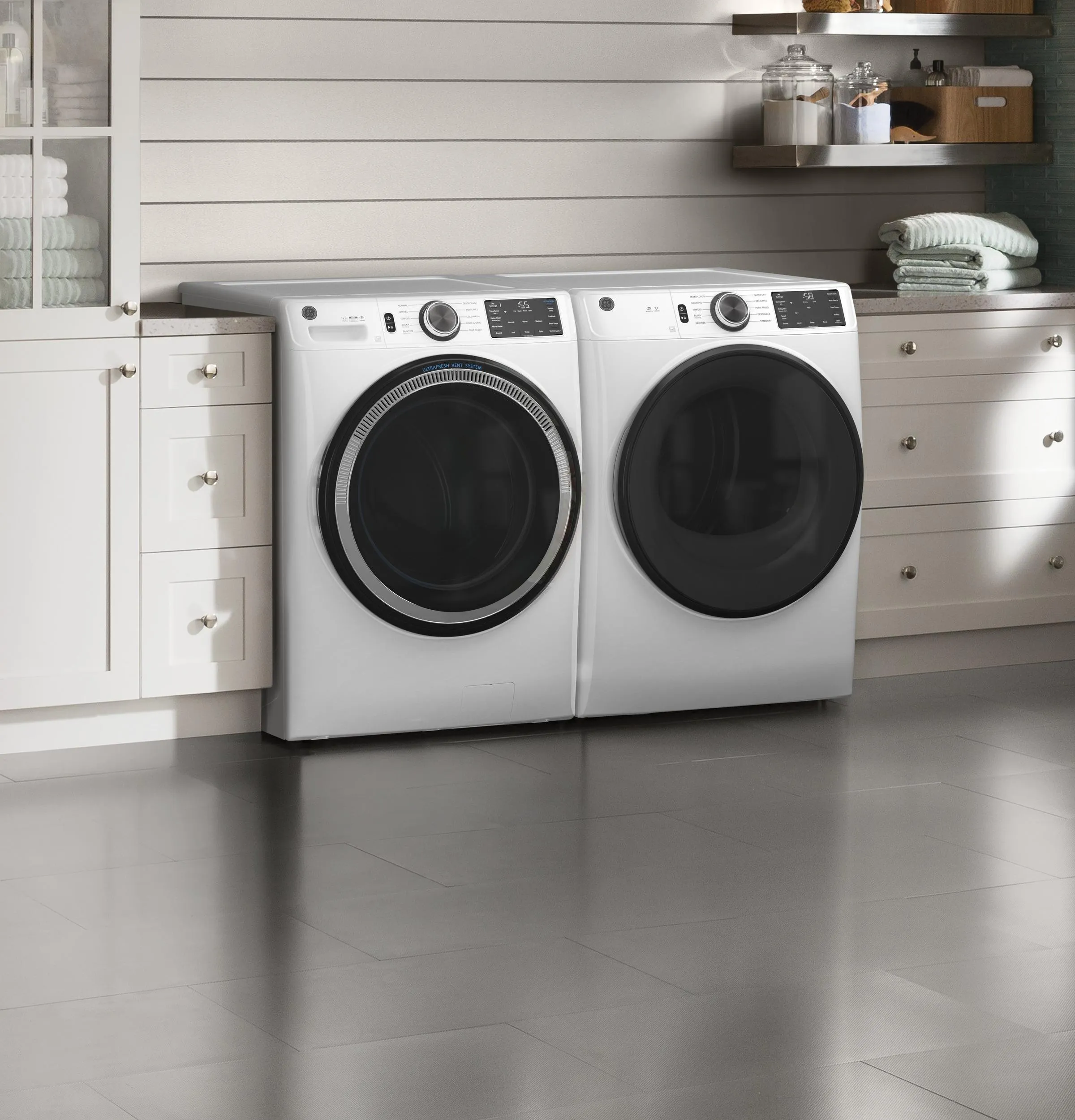 GFD55GSSNWW GE® ENERGY STAR® 7.8 cu. ft. Capacity Smart Front Load Gas Dryer with Sanitize Cycle