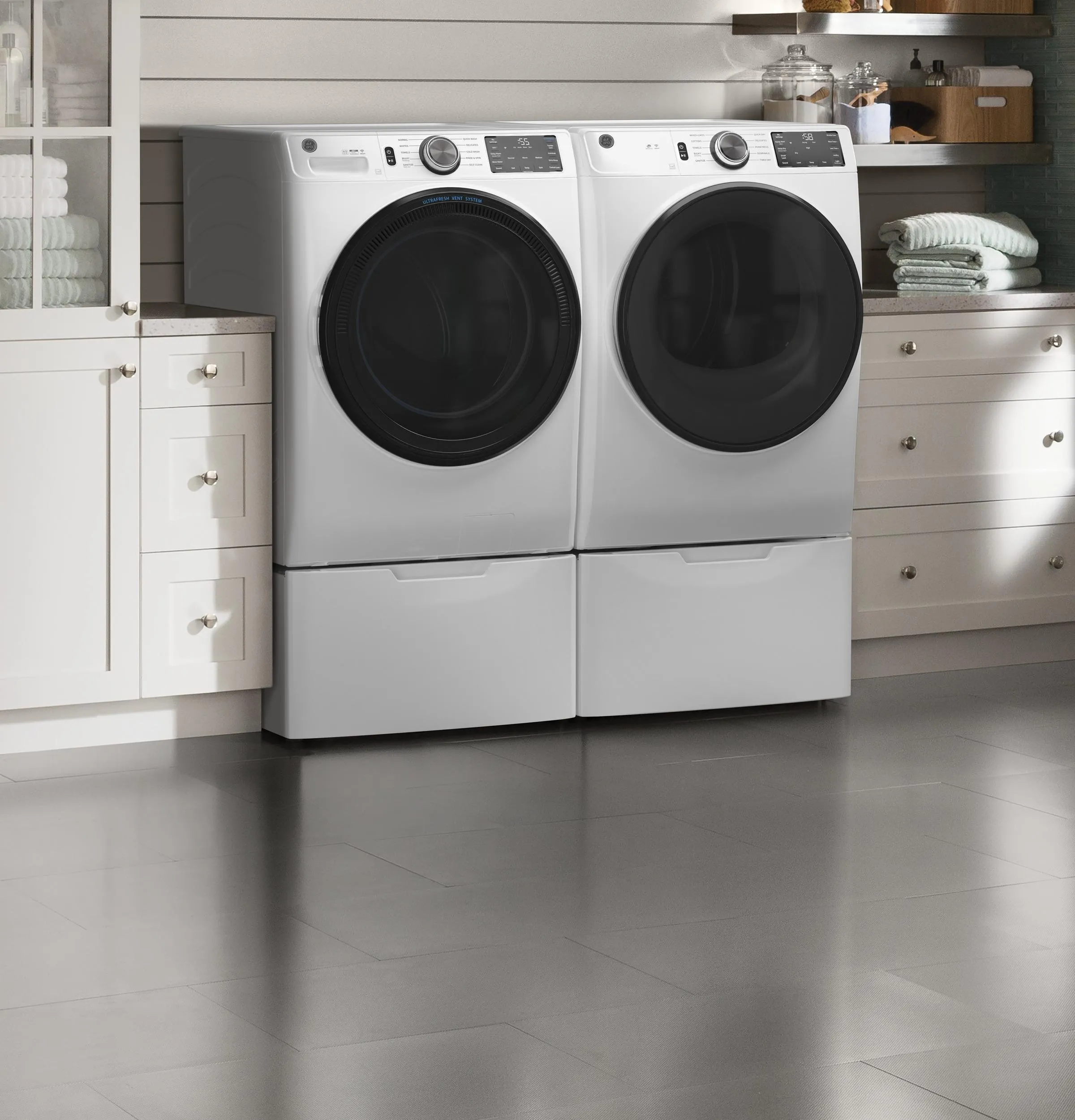 GFD55GSSNWW GE® ENERGY STAR® 7.8 cu. ft. Capacity Smart Front Load Gas Dryer with Sanitize Cycle