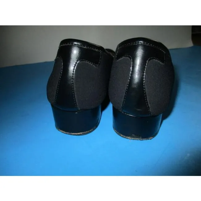 Taryn Rose Black Microfiber Surface Almond Pumps Size Us