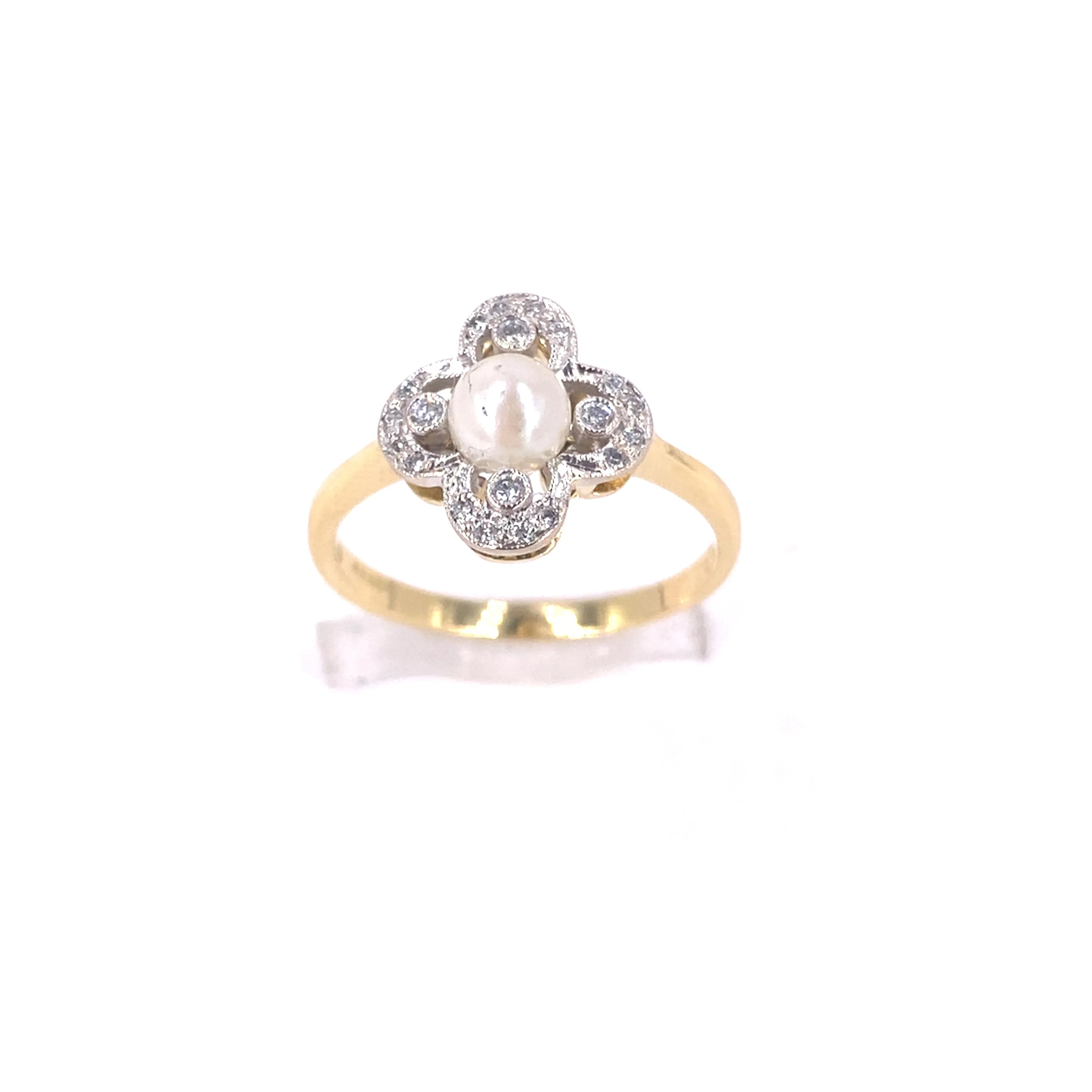 Women’s 18ct Yellow Antique Gold Pearl Diamond Ring- 3.4g 0.30ct